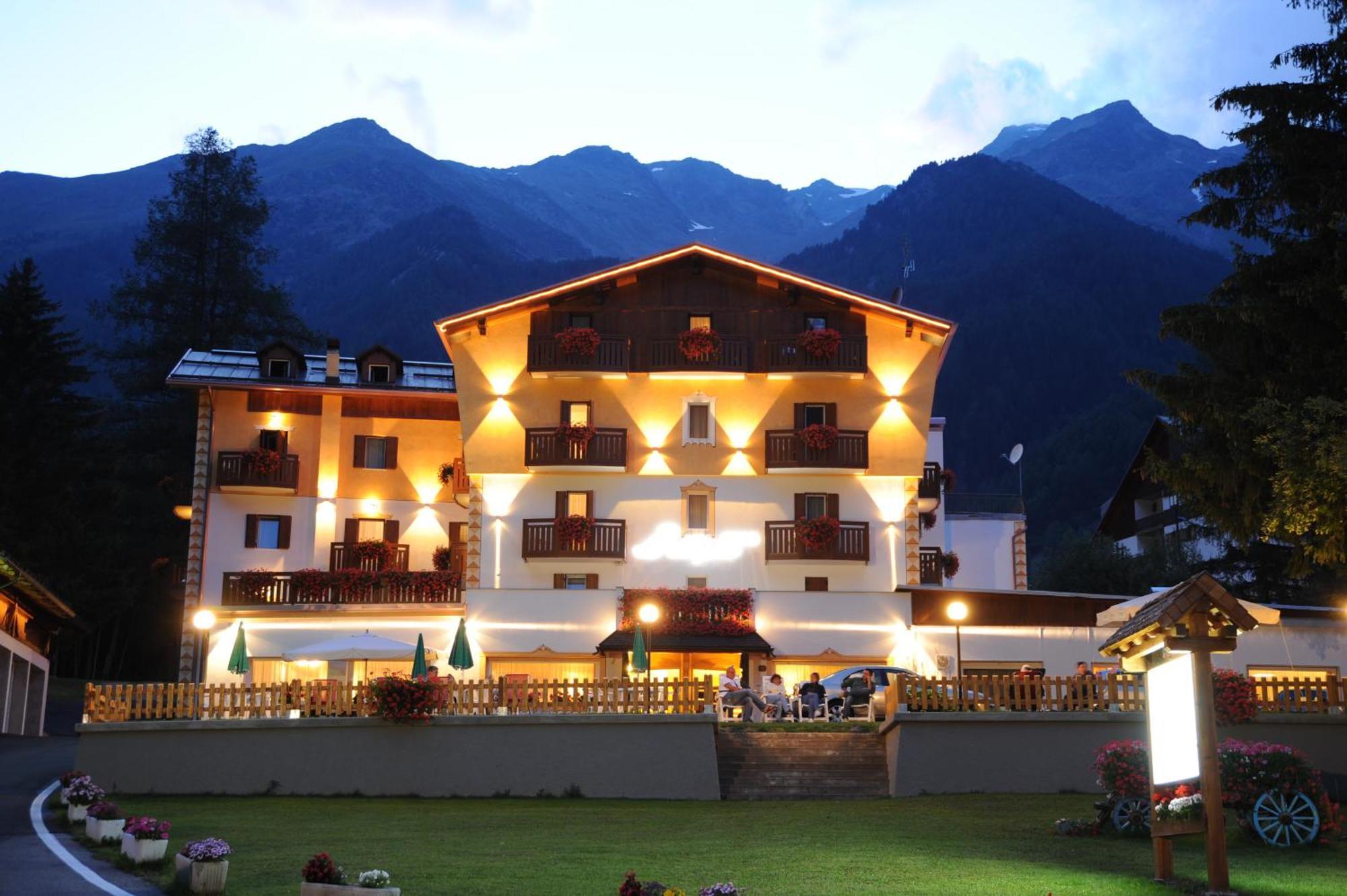 Hotel Alpino Wellness & Spa Peio Fonti Εξωτερικό φωτογραφία